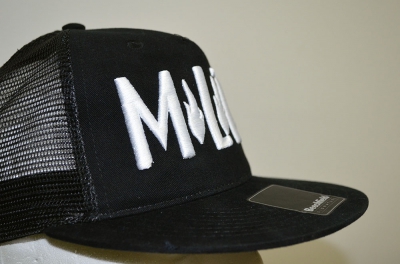 Cappellino personalizzato con logo Molotov ricamato in 3D - Dettaglio