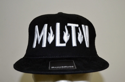 Cappellino personalizzato con logo Molotov ricamato in 3D