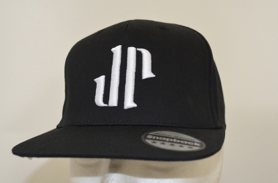 Cappello personalizzato con ricamo JP in 3D