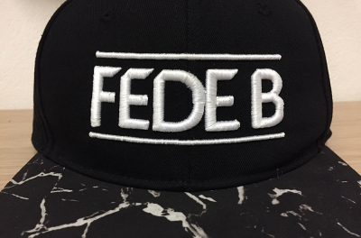 Cappello personalizzato con scritta ricamata in 3D FEDE B