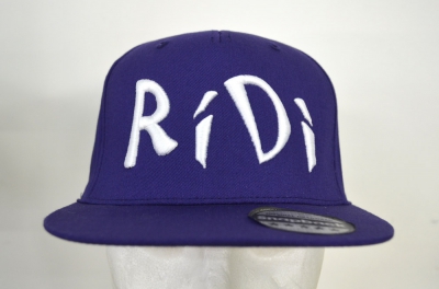 Cappellino personalizzato con logo Ridi ricamato 3D