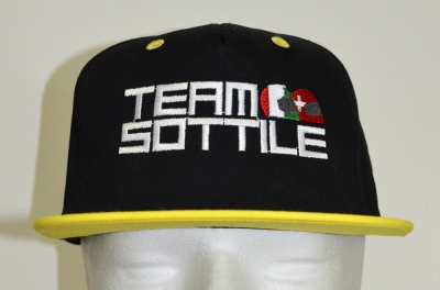 Cappellino bi color personalizzato con logo Team Sottile