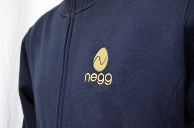 Felpa personalizzata con logo ricamato Negg - Dettaglio