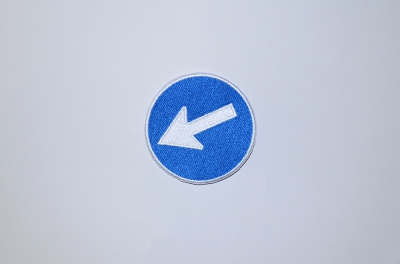 Toppa ricamata con logo personalizzato segnale Obbligo