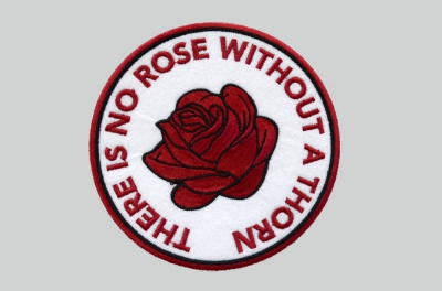Toppa ricamata con logo Rosa e testo personalizzato